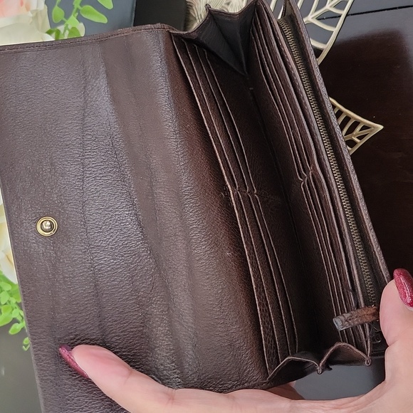 Authentic Gucci compact wallet - Picture 5 of 8